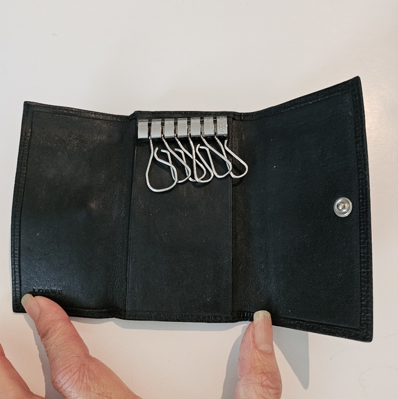 Excellent Condition Loewe 6 Ring Key Holder Black Leather - Picture 3 of 13